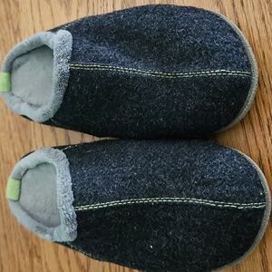 Brookstone NAP Nidoor Outdoor Memory Foam Slippers Insulated Gray Men's Medium